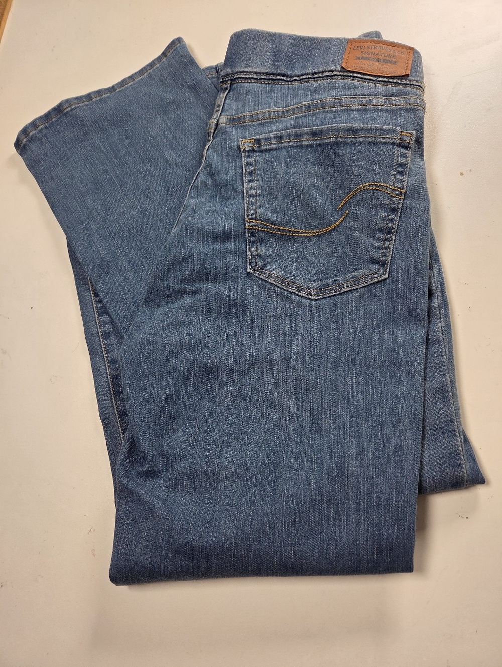 Levi Strauss Signature Gold TotallyShaping Pull-on Bootcut Jeans Women's 6S